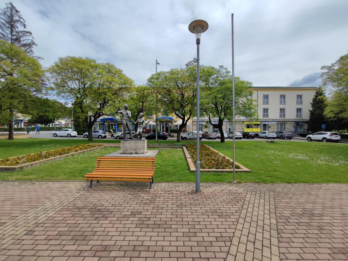 Hotel Beke Sziget Komló Exterior foto