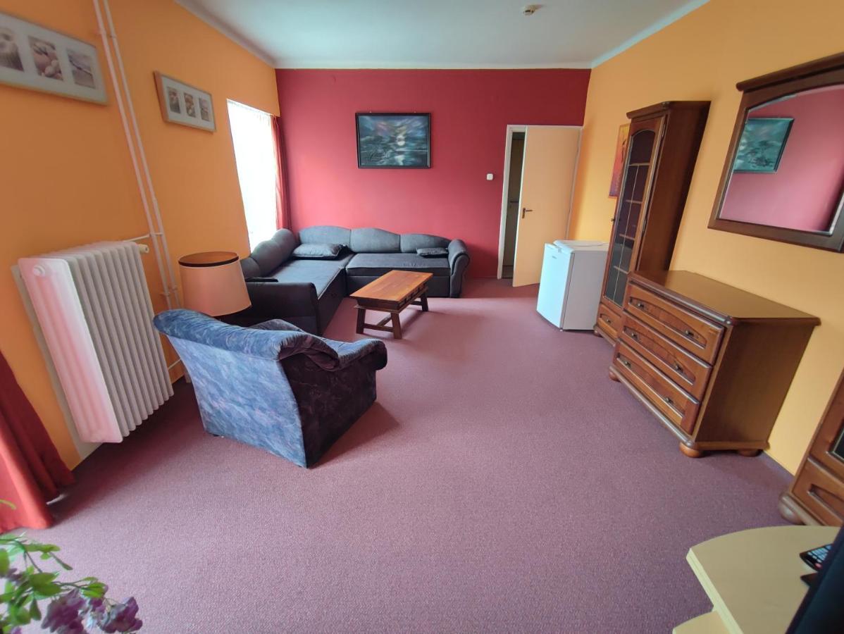 Hotel Beke Sziget Komló Exterior foto